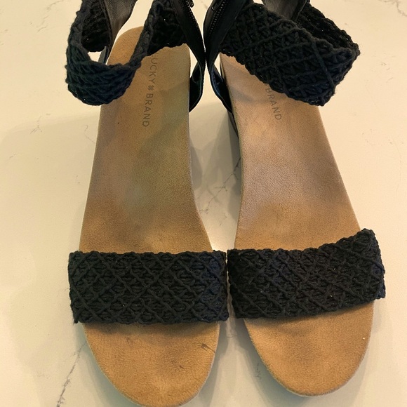 Lucky Brand Black/Tan Wedges - Picture 2 of 5